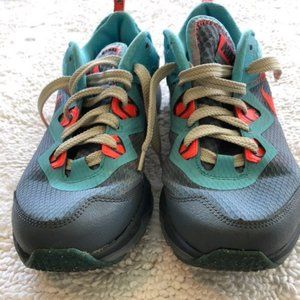 Nike do a fusion woman's 6.5 gray/pink